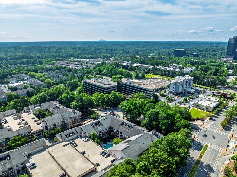301 Perimeter Ctr N, Atlanta, GA à louer - Photo du bâtiment - Image 2 de 8