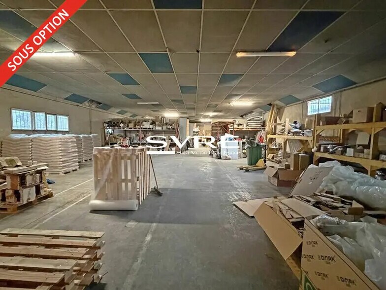 Flex in Trets for lease - Interior Photo - Image 2 of 4