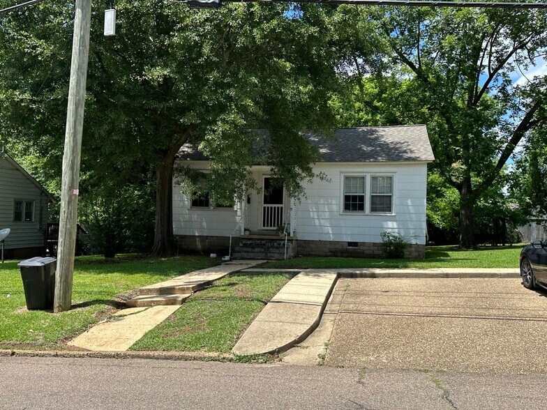 515 E Gillespie St, Starkville, MS à vendre - Photo principale - Image 1 de 4