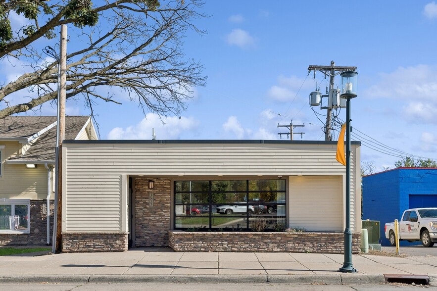 3822 W Broadway Ave, Robbinsdale, MN for sale - Building Photo - Image 2 of 23