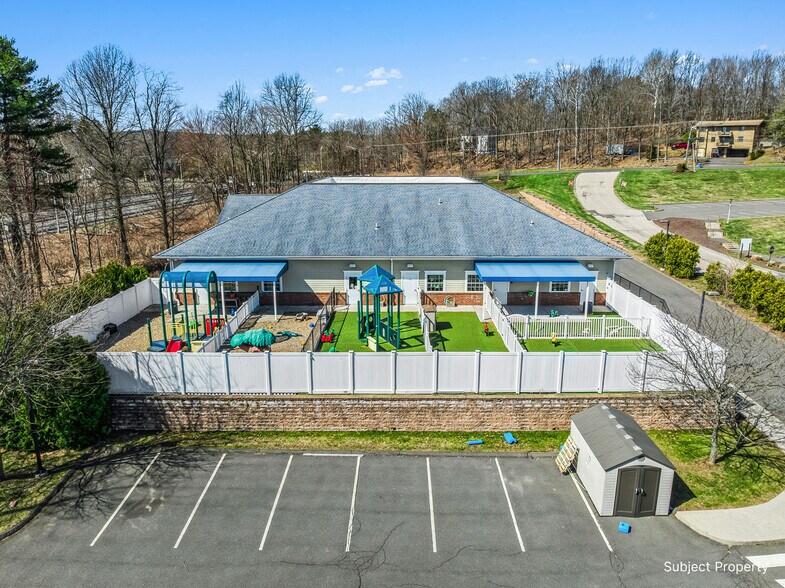 9 High Rd, Berlin, CT à vendre - Photo du bâtiment - Image 3 de 9