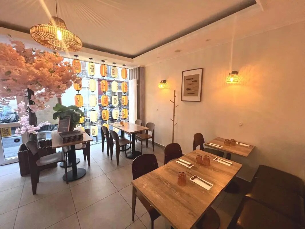 Retail in Paris for sale Interior Photo- Image 1 of 5