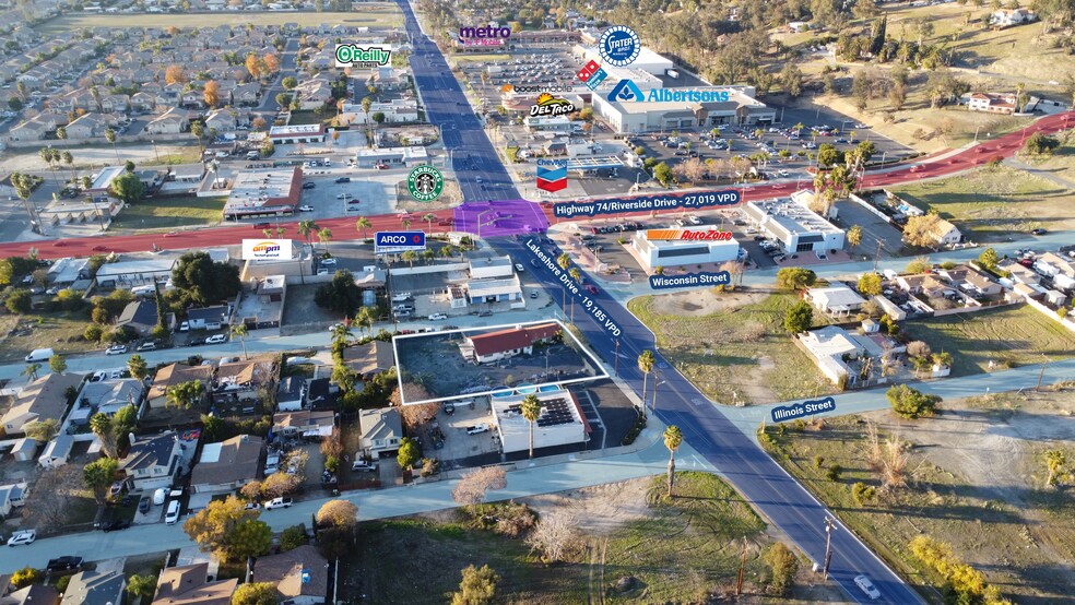 16899 Lakeshore Dr, Lake Elsinore, CA à louer - Photo du bâtiment - Image 2 de 23