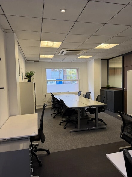 Coworking Space in Paris for lease - Interior Photo - Image 3 of 11