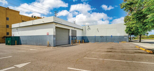 More details for 10690 Santa Monica Blvd, Los Angeles, CA - Industrial for Lease