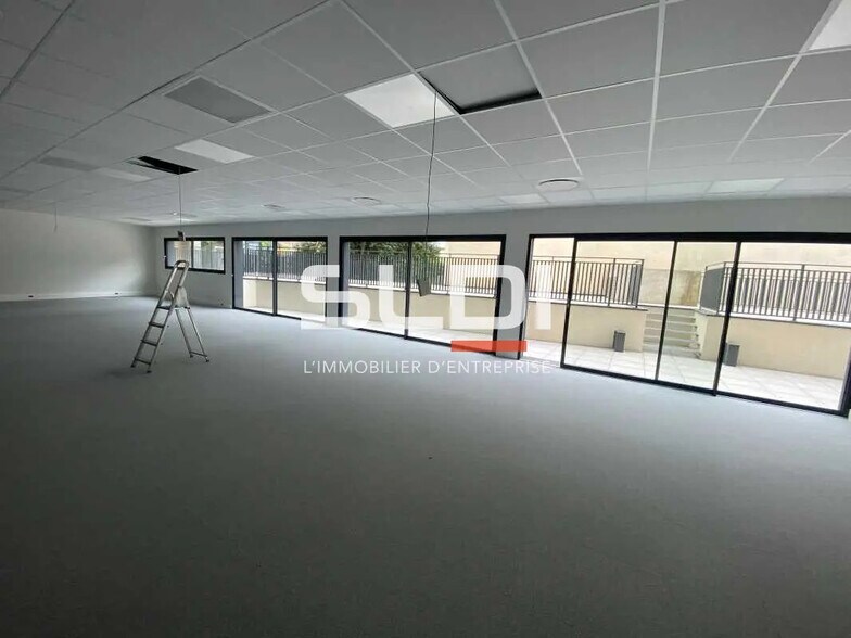 Office in Dardilly for sale - Building Photo - Image 2 of 7