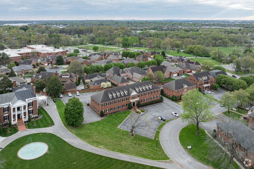 109 Hazel Path, Hendersonville, TN for lease - Building Photo - Image 2 of 6