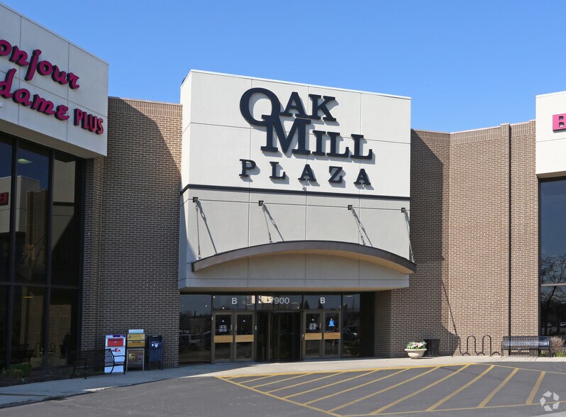 7900 N Milwaukee Ave, Niles, IL à louer - Photo du bâtiment - Image 3 de 7