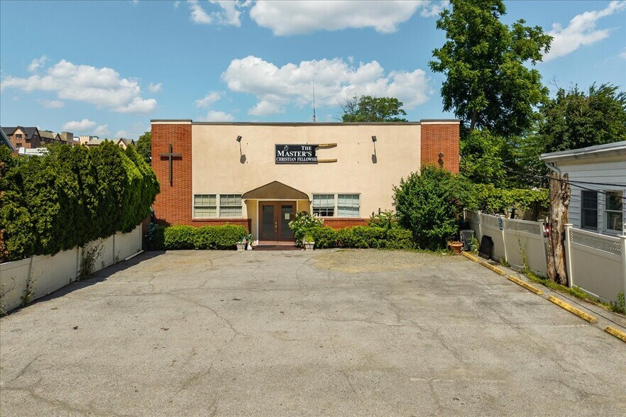 70 Church St, New Rochelle, NY à vendre - Photo du bâtiment - Image 2 de 18