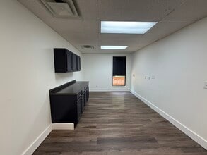 4625-4629 S Harvard Ave, Tulsa, OK for lease Interior Photo- Image 2 of 7