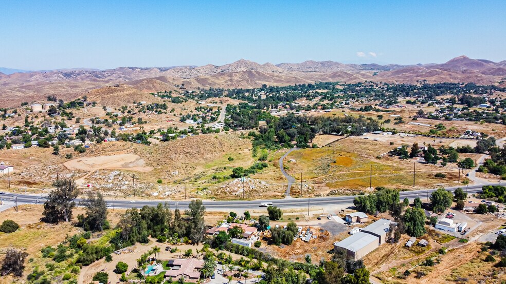 Highway 74, Perris, CA à vendre - Photo du bâtiment - Image 3 de 14
