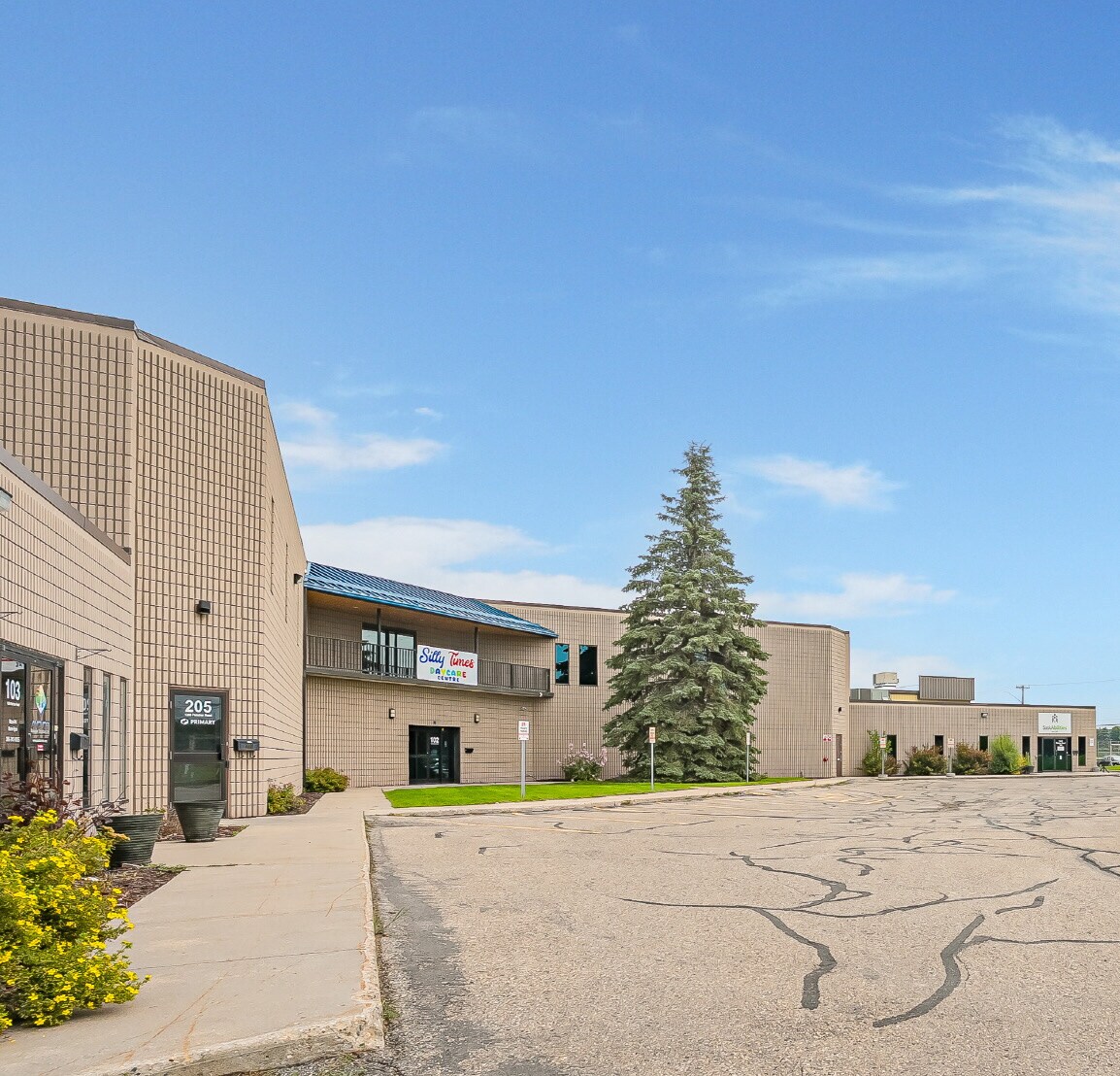 1359 Fletcher Rd, Saskatoon, SK for sale Primary Photo- Image 1 of 9