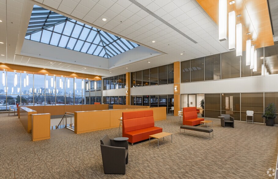 1350 E Touhy Ave, Des Plaines, IL à louer - Photo intérieure - Image 3 de 21