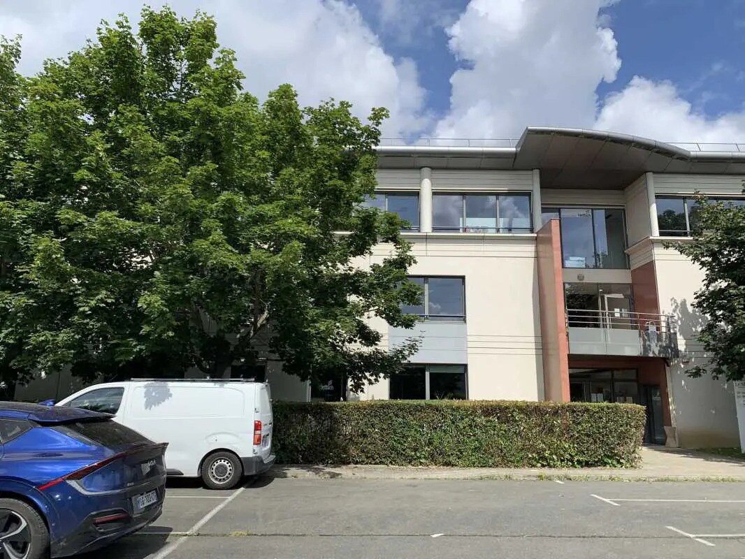 Office in Montévrain for lease Building Photo- Image 1 of 21