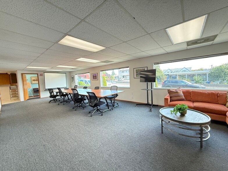 4201 Aurora Ave N, Seattle, WA for sale - Building Photo - Image 2 of 11