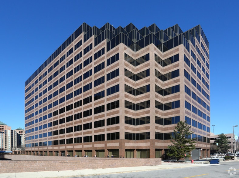 9377 W Higgins Rd, Rosemont, IL for lease - Building Photo - Image 1 of 3