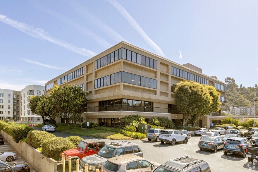 5030 Camino de la Siesta, San Diego, CA à louer - Photo du bâtiment - Image 2 de 6