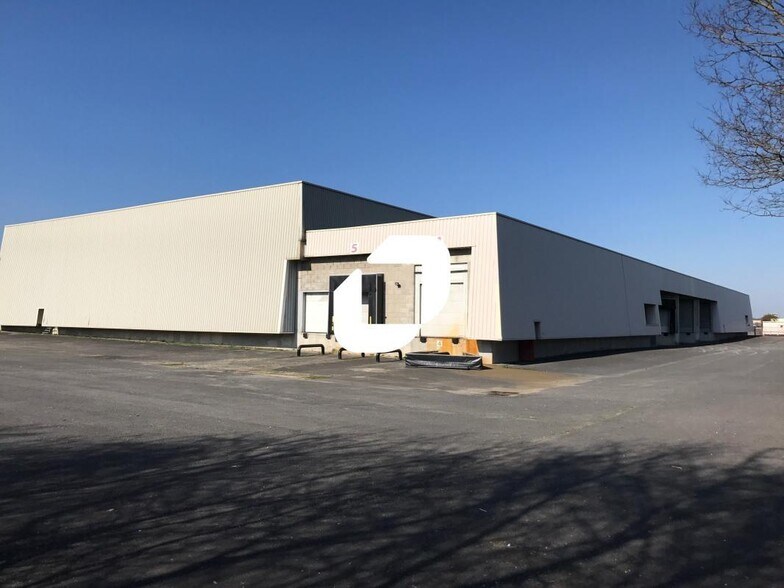 Industrial in Croissy-Beaubourg for lease - Building Photo - Image 3 of 12