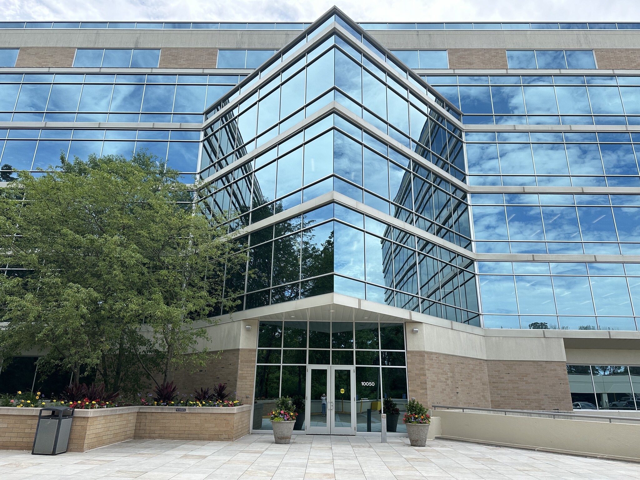 10050 Crosstown Cir, Eden Prairie, MN for lease Primary Photo- Image 1 of 14