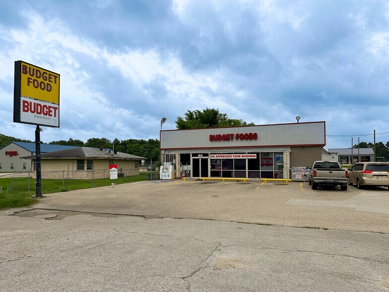 2702 N Main St, Liberty, TX à louer - Photo du bâtiment - Image 2 de 4