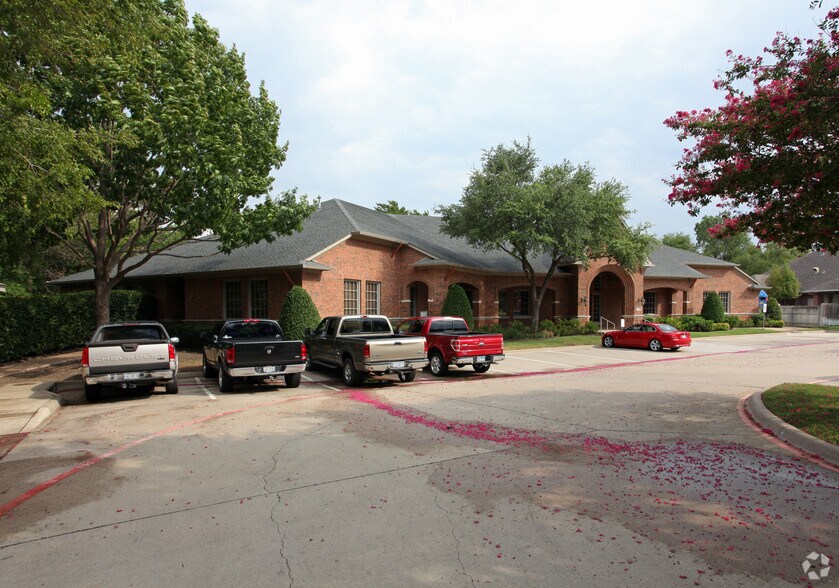 5225 Village Creek Dr, Plano, TX à louer - Photo principale - Image 1 de 5