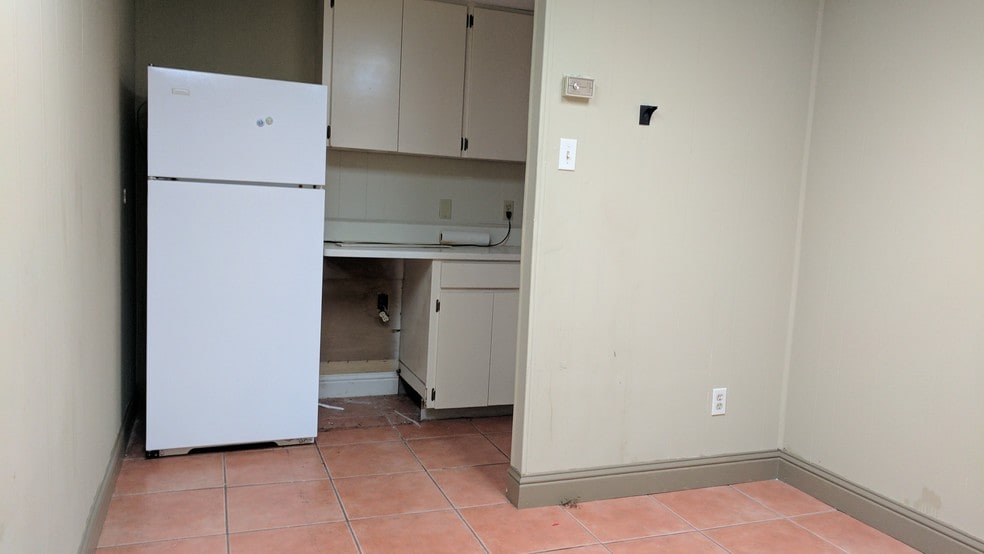 2580 N 11th St, Beaumont, TX for lease - Interior Photo - Image 2 of 12