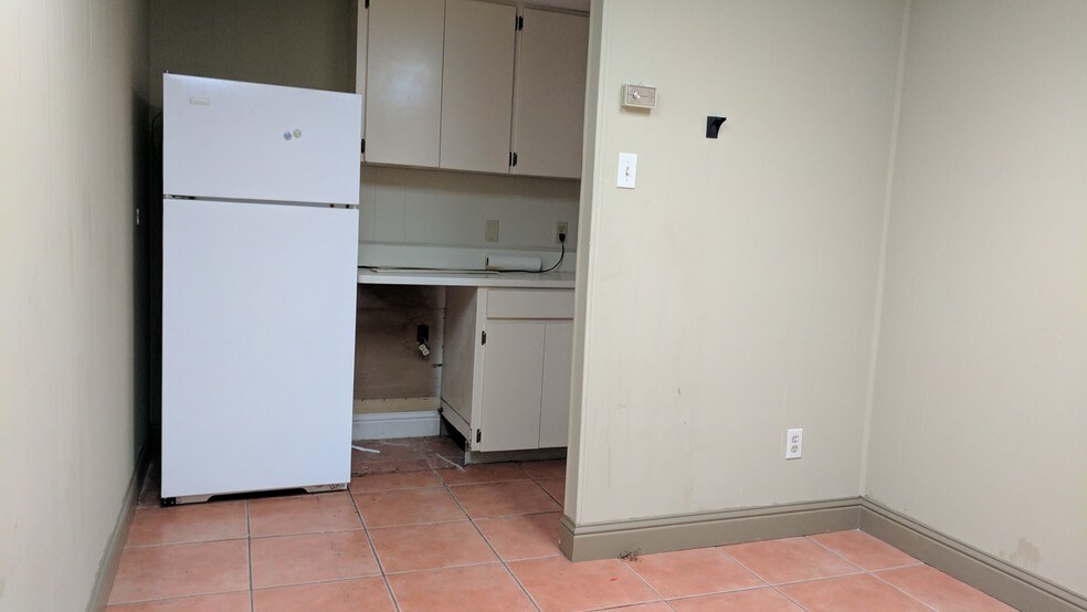 2580 N 11th St, Beaumont, TX à louer - Photo intérieure - Image 2 de 12