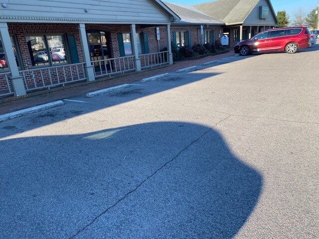 1902 N Sandhills Blvd, Aberdeen, NC à louer - Photo du bâtiment - Image 3 de 7