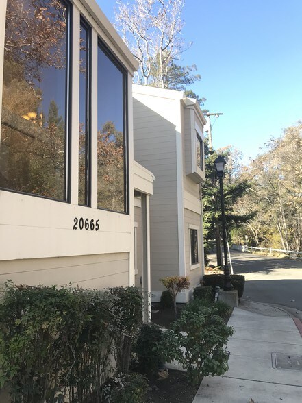 20665 4th St, Saratoga, CA à louer - Photo du bâtiment - Image 2 de 26