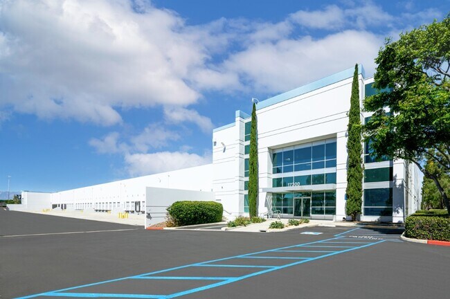 Plus de détails pour 17300 Slover Ave, Fontana, CA - Industriel à louer