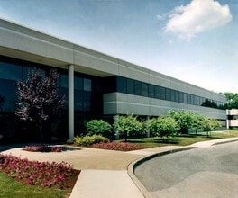 925 Harvest Dr, Blue Bell, PA for lease Building Photo- Image 2 of 5