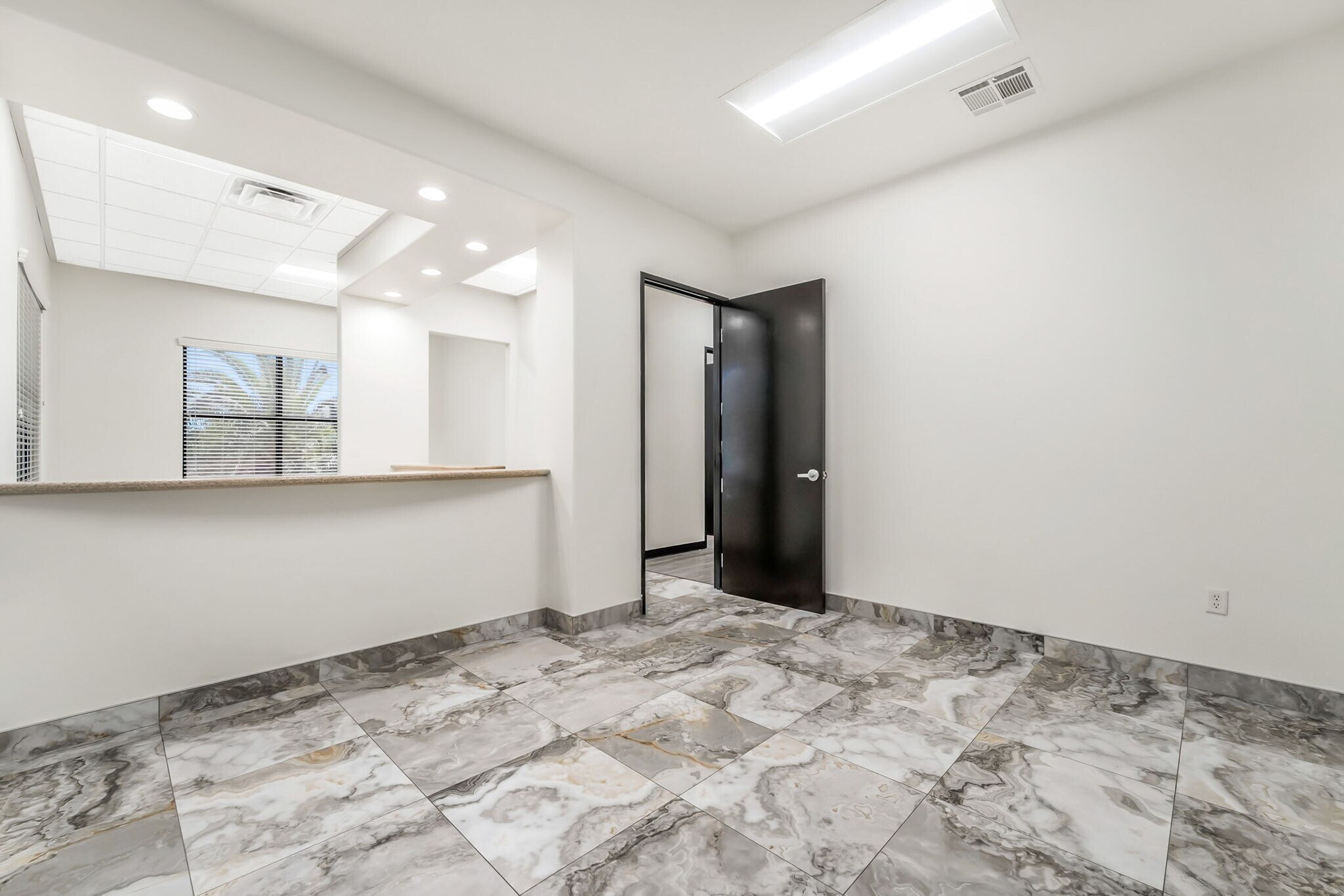 9555-9595 S Eastern Ave, Las Vegas, NV for lease Interior Photo- Image 1 of 9