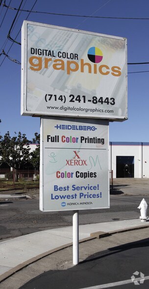 3201-3211 W Warner Ave, Santa Ana, CA for lease - Building Photo - Image 3 of 6