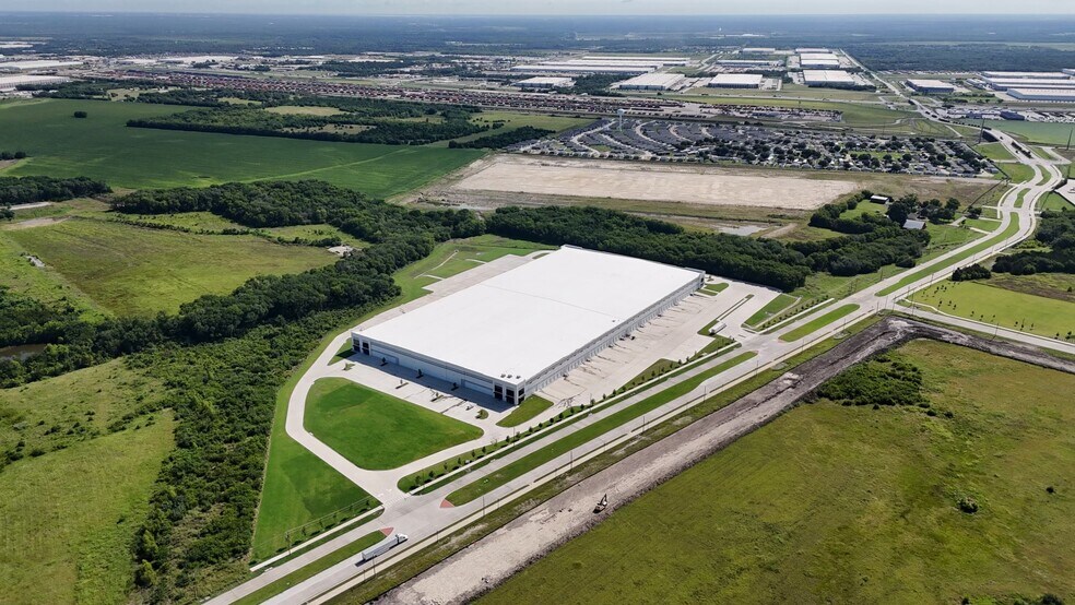 601 W Pleasant Run Rd, Wilmer, TX à louer - Photo du bâtiment - Image 3 de 15