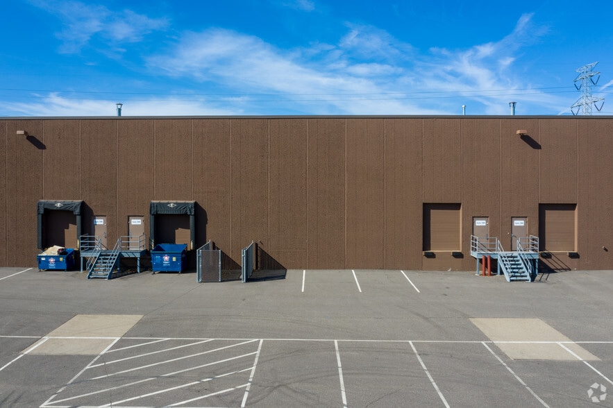 131 N Cheshire Ln, Minnetonka, MN à louer - Photo du bâtiment - Image 2 de 6