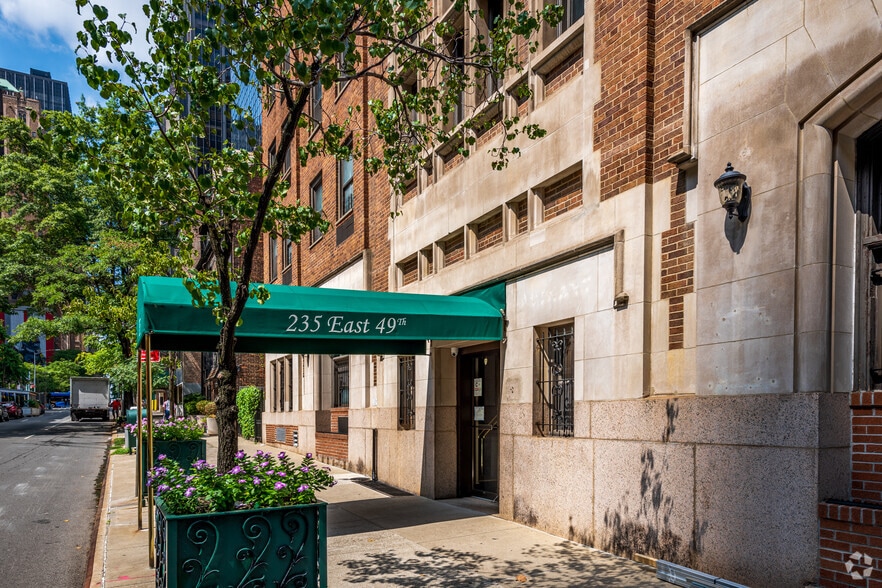 235 E 49th St, New York, NY for sale - Building Photo - Image 3 of 3