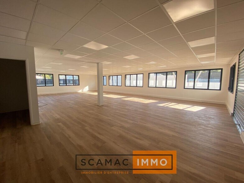 Office in Éguilles for lease - Interior Photo - Image 3 of 5