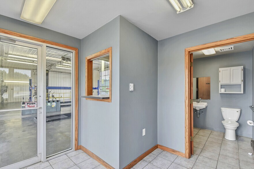 615 County Road R, Denmark, WI à vendre - Photo du bâtiment - Image 3 de 33