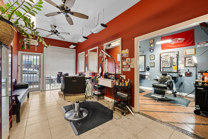 4569 Whittier Blvd, East Los Angeles, CA à vendre - Photo du bâtiment - Image 2 de 8