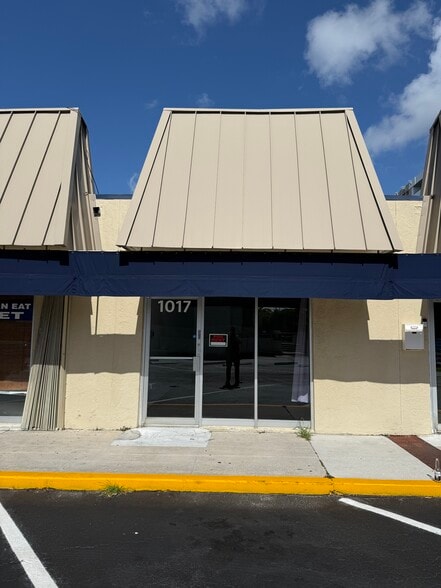 1015-1019 SE 17th St, Fort Lauderdale, FL for lease - Building Photo - Image 2 of 16