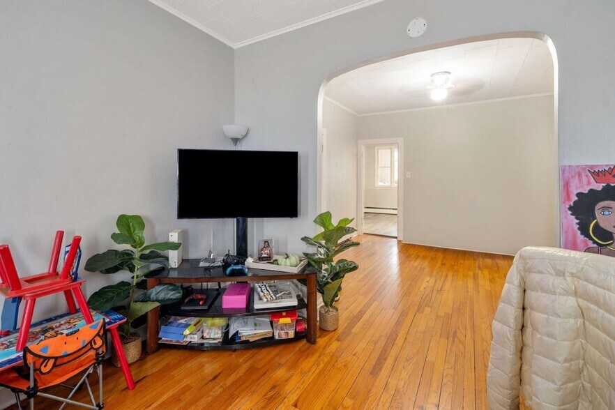 2415 6th Ave, Watervliet, NY à vendre - Photo intérieure - Image 3 de 11