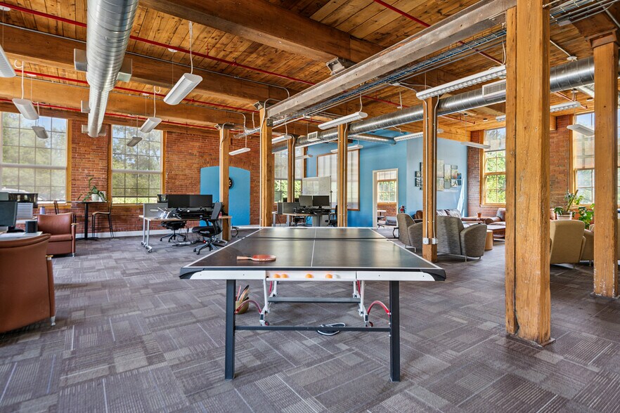 110 W Canal St, Winooski, VT à vendre - Photo du bâtiment - Image 3 de 12