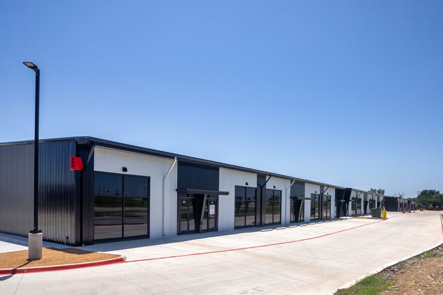 700 N Jim Wright Fwy, White Settlement, TX à louer - Photo du bâtiment - Image 1 de 13