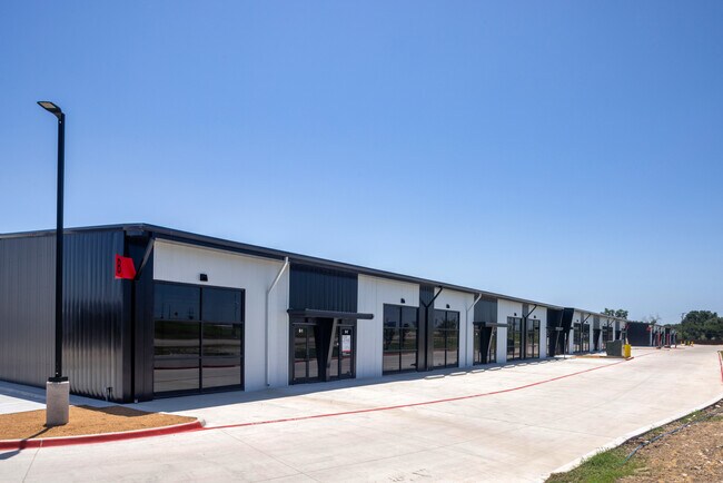 Plus de détails pour 700 N Jim Wright Fwy, White Settlement, TX - Local d'activités, Industriel à louer