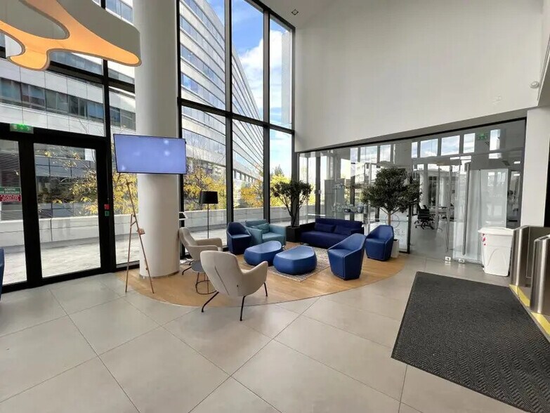 18-20 Rue Des Deux Gares, Rueil-Malmaison à louer - Hall d’entrée - Image 2 de 48