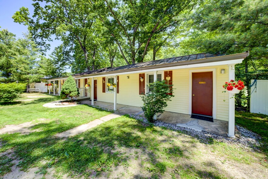 2275 M 137, Interlochen, MI à vendre - Photo du bâtiment - Image 2 de 22