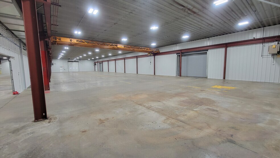 1751 12th Ave, Columbus, NE à vendre - Photo du bâtiment - Image 2 de 81