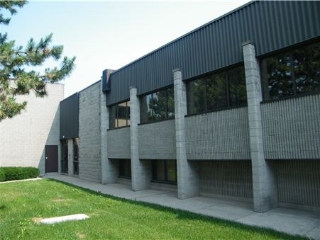 5045 N Service Rd, Burlington, ON à vendre - Photo du bâtiment - Image 2 de 4