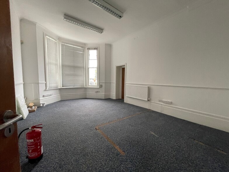 6 Parchmore Rd, Thornton Heath à louer - Photo du bâtiment - Image 2 de 8