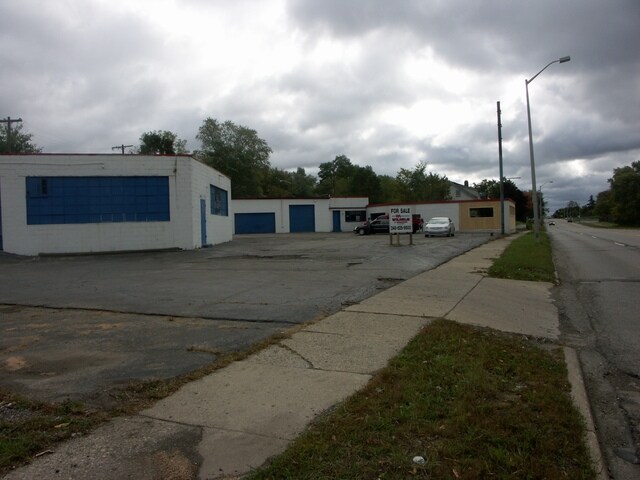 550 Cesar Chavez Ave, Pontiac, MI à vendre Photo du bâtiment- Image 1 de 5